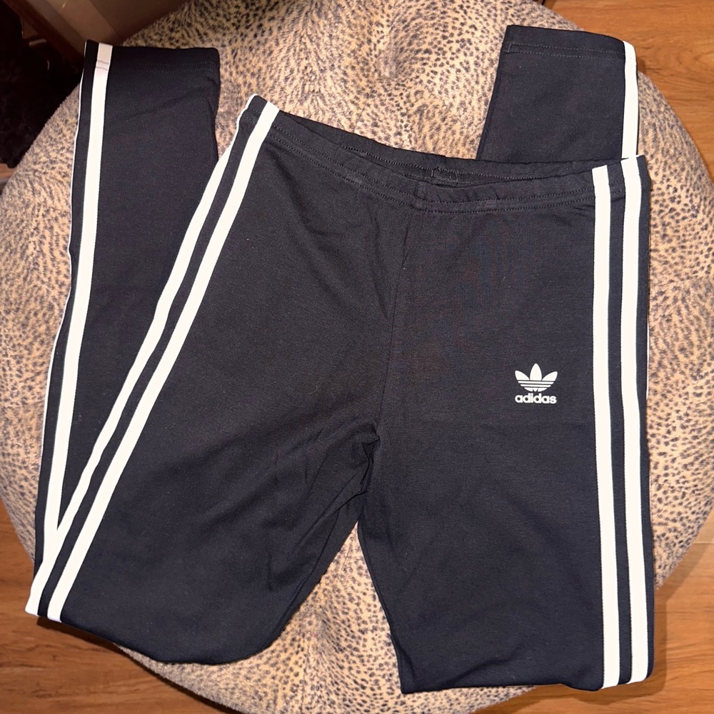 Adidas – Girls ~ Black and white leggings